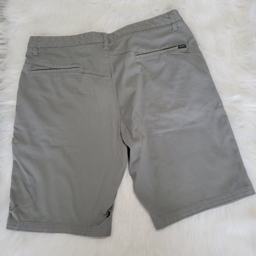 Volcom True To This Flat Front Gray Shorts 38 Euc… - image 4